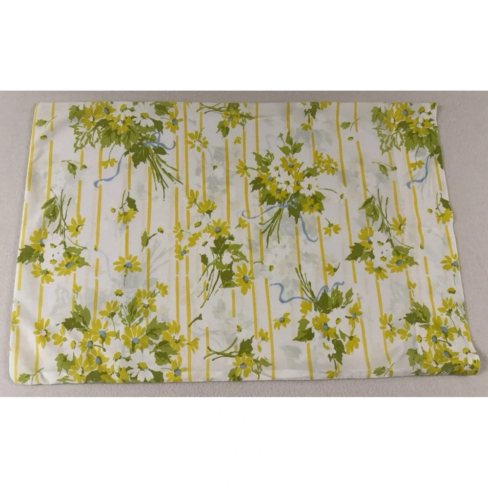 1 Vtg Floral Standard Pillowcase Yellow Flower Power Percale USA Utica Cottage‎